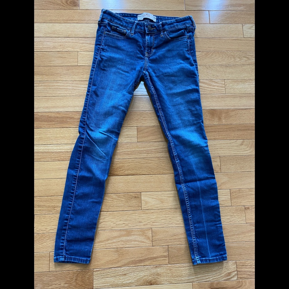 Junior’s Hollister Jeans